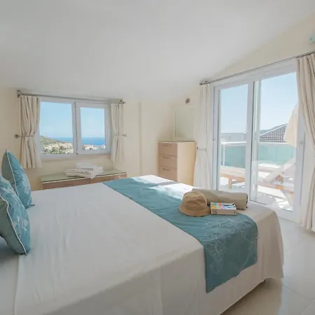 Sunset With Pool In Apartamento