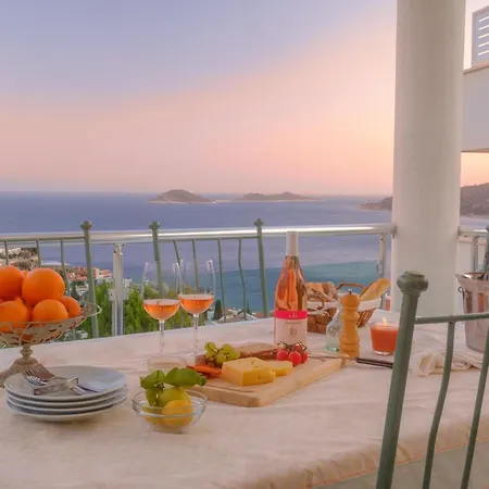아파트 Sunset With Pool In